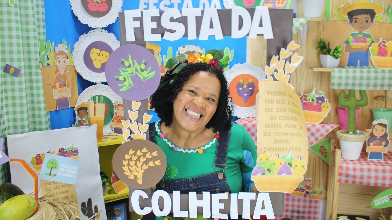 Festa da colheita com pessoas celebrando em um ambiente rural
