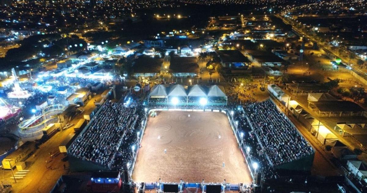 Rodeio em Minas Gerais mostrando a tradição e emoção da cultura country