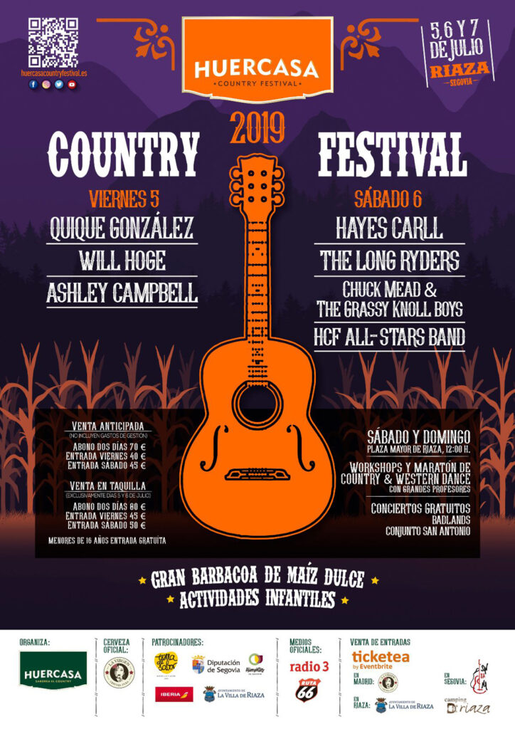 Público animado em um festival de música country