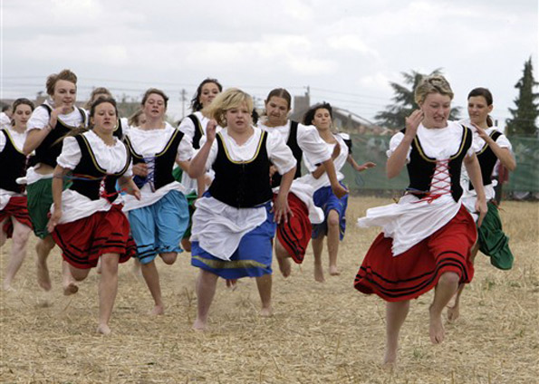 Imagem de roupas típicas do campo, representando o estilo country autêntico e versátil.