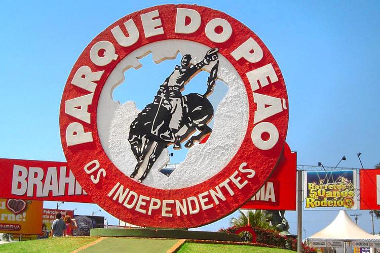 Festa de Peão de Barretos, um evento icônico que celebra a cultura country com rodeios, música e tradições.