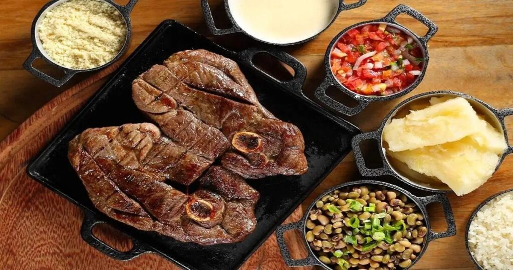 Prato típico da culinária sertaneja com ingredientes frescos do campo