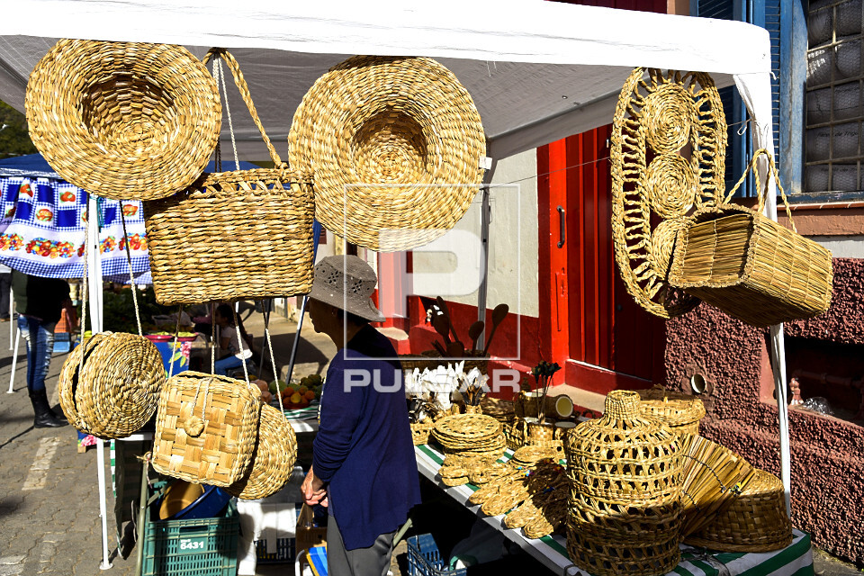 Artesanato rural representando a beleza da tradição no campo com peças únicas feitas à mão.