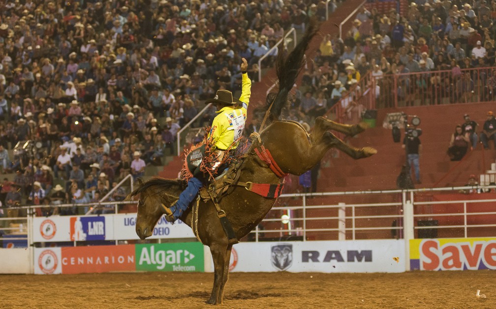 Montarias em touros e cavalos durante a Festa do Peão de Barretos 2017