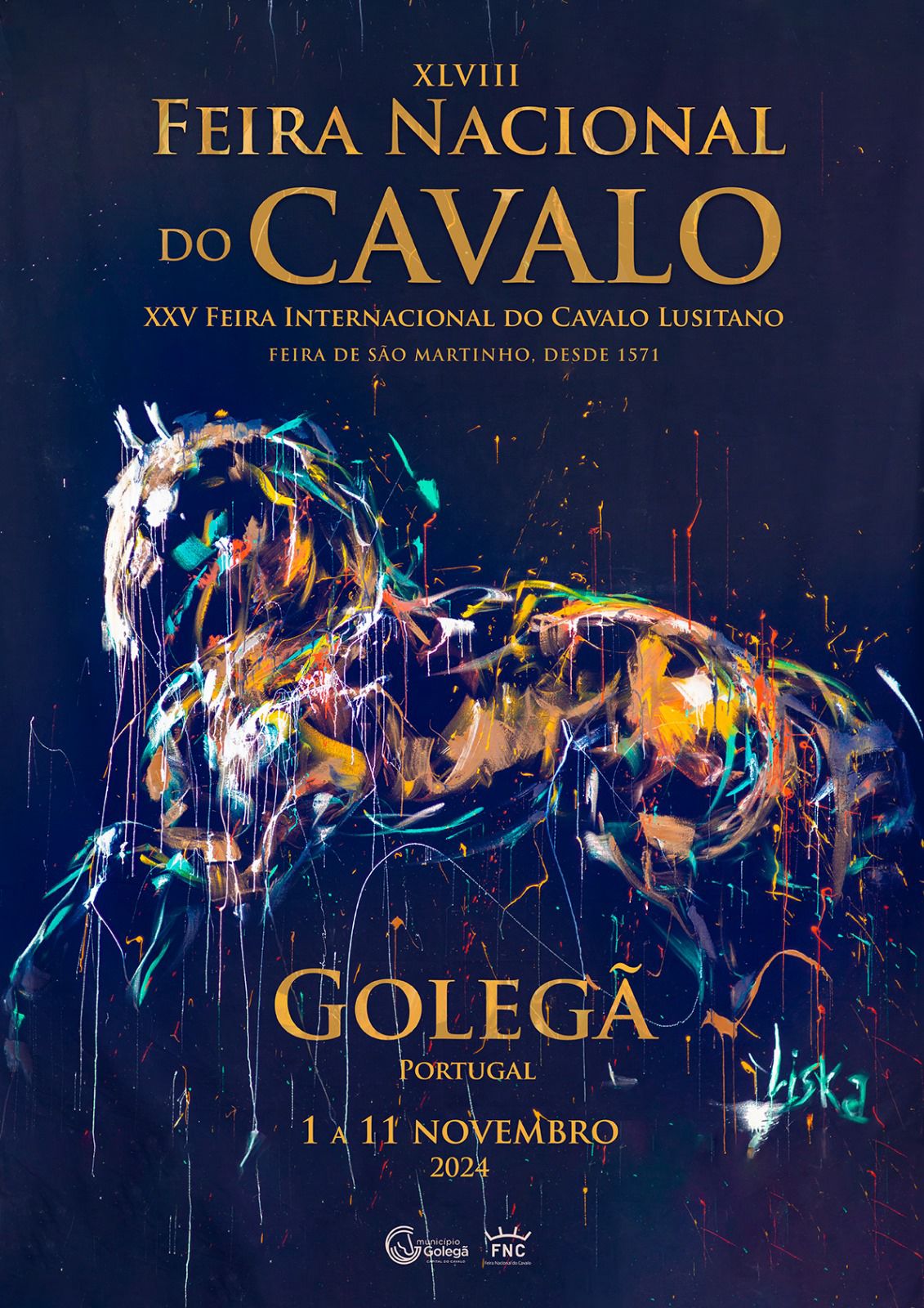 Cavalo em exposição na Feira Nacional do Cavalo, com visitantes admirando e tirando fotos