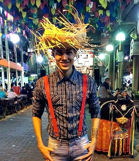 Roupa de Caipira Tradicional no Estilo Country de São Cristovam, Rio de Janeiro