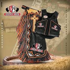 Kit Calça e colete para montaria em touros sob medida você encontra aqui na Xucro's Nato 🤠✓ Atendimento WhatsApp:📲(64)99326-4642 Enviamos para todo Brasil🚚 #calçacolete #freedom #xucrosnato #modacountry #rodeio #barretos #rioverdego