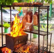 Quintal na brasa" reúne música e variedades do churrasco, neste domingo