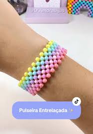 Pulseira Entrelaçada: Acessórios de Miçangas Criativos