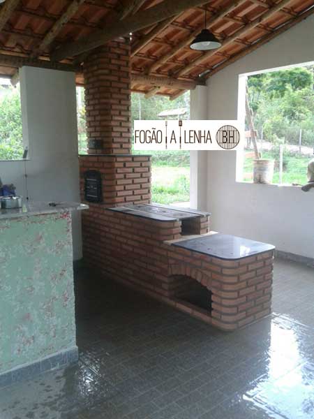 Prato típico da cozinha caipira com fogão a lenha