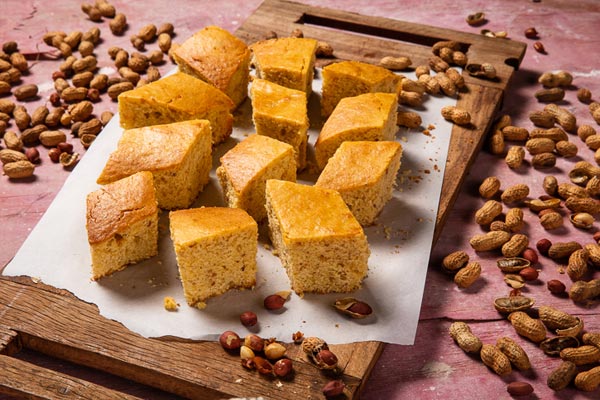 Prato de comida típica da culinária caipira com ingredientes frescos