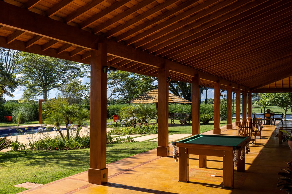 Casas de rancho em estilo country, perfeitas para lazer e descontração em meio à natureza.