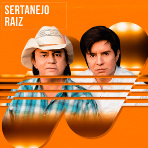 Cenário rural com músicos sertanejos tocando violão, representando a essência do Sertanejo de Raiz.