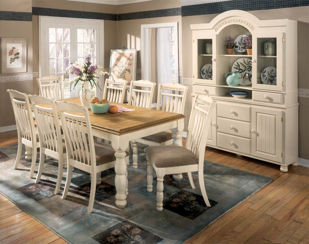 Decoração de Casa no Estilo Country com mesa rústica e elementos naturais