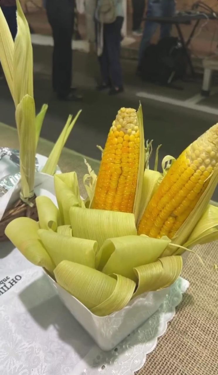 Festa do Milho com decoração country e pratos típicos