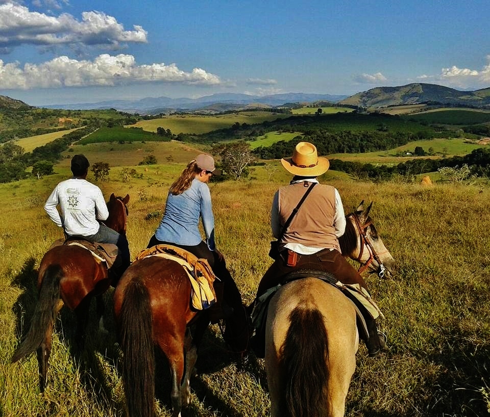 Cavalgada nas trilhas da Estrada Real com linda paisagem