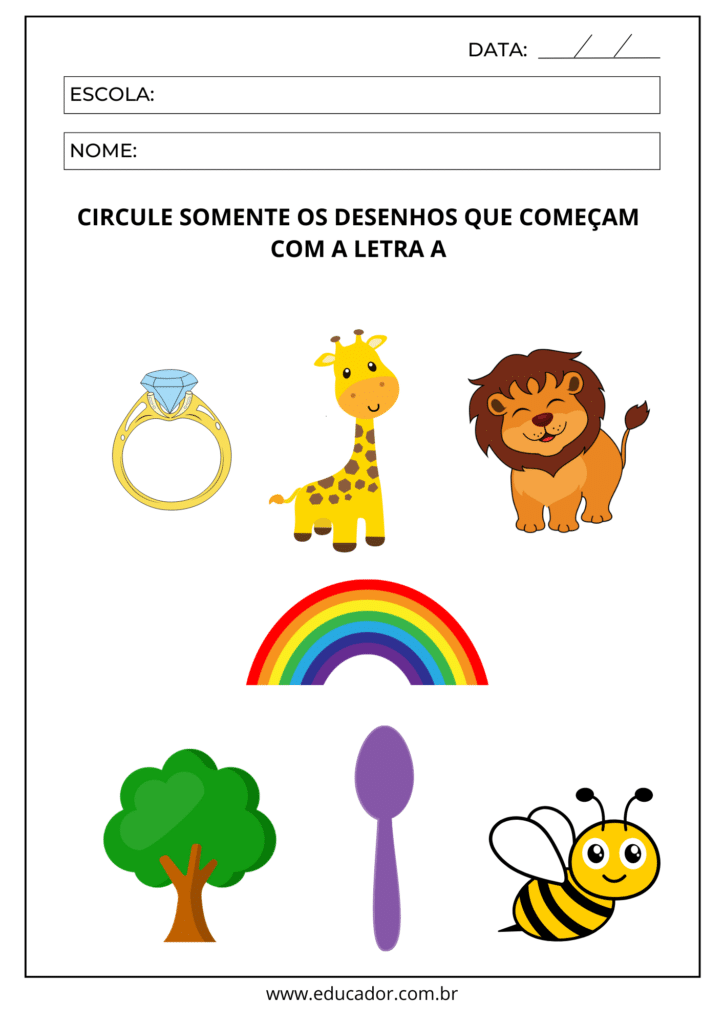 Crianças se divertindo com atividades ao ar livre no campo, aprendendo com a natureza.