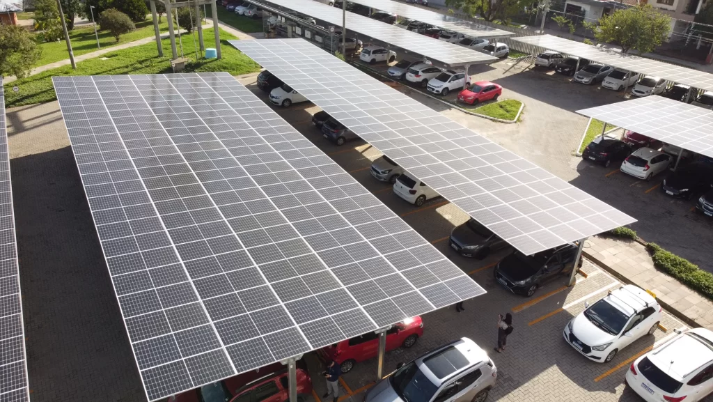 Equipamentos de garagem rural com tecnologia de energia solar