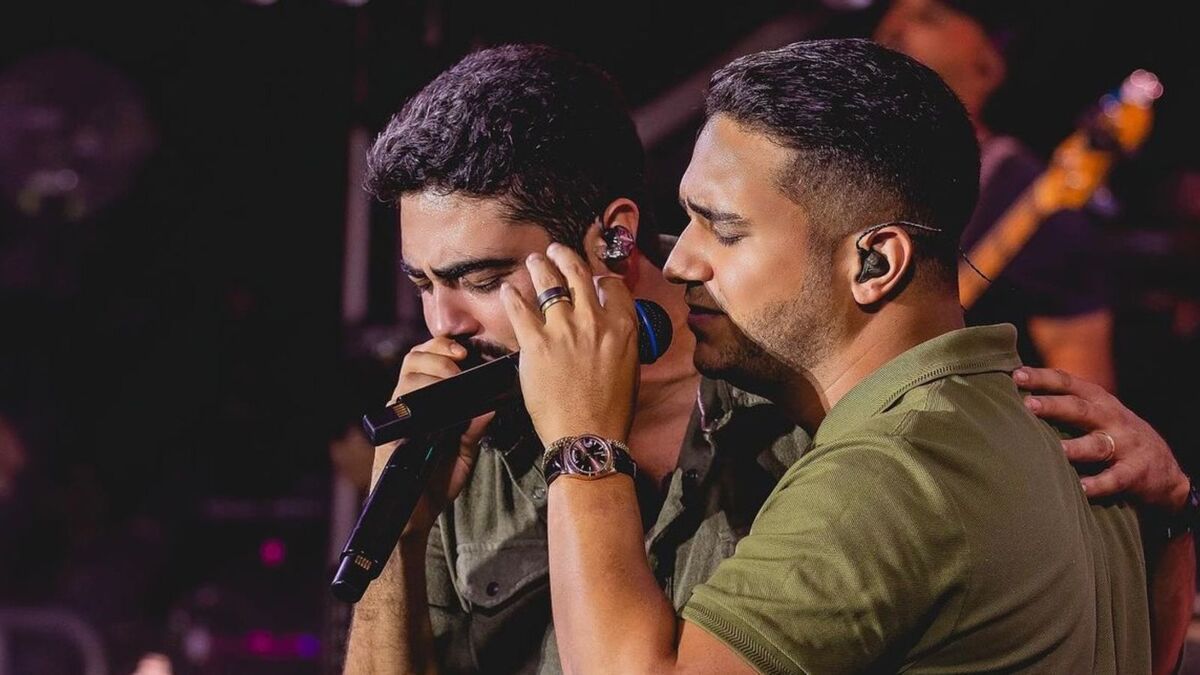 Duplas sertanejas em um show ao ar livre