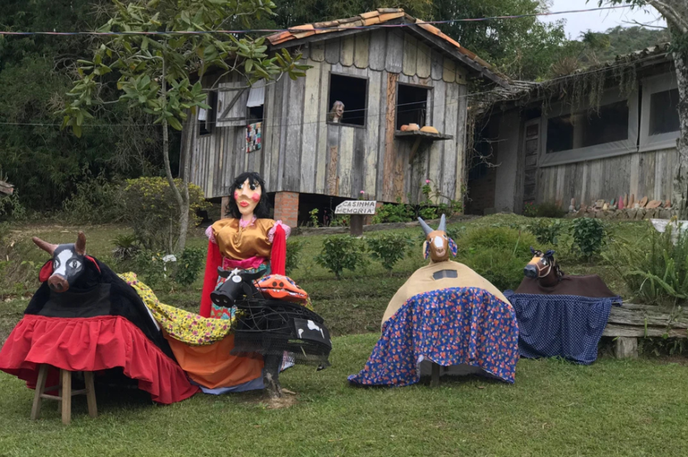 Celebrando as tradições rurais e a cultura do campo no Brasil com uma festa típica.