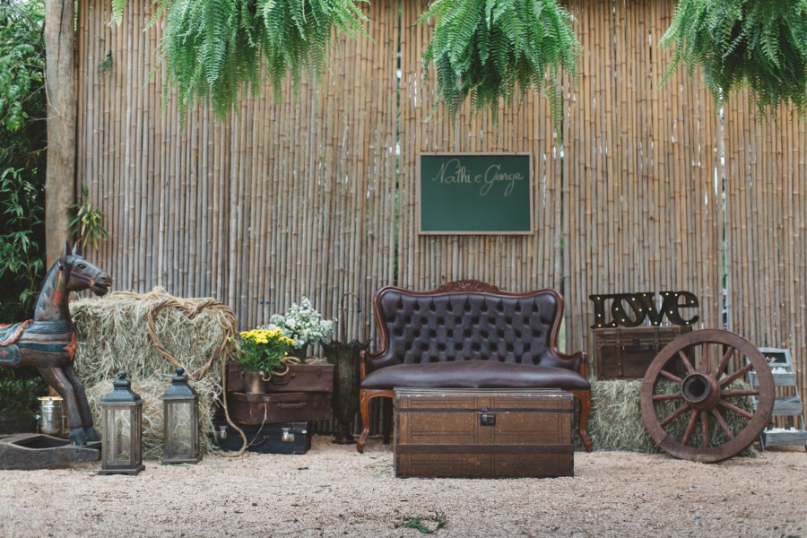 Decoração rural elegante com elementos country chic para casamento