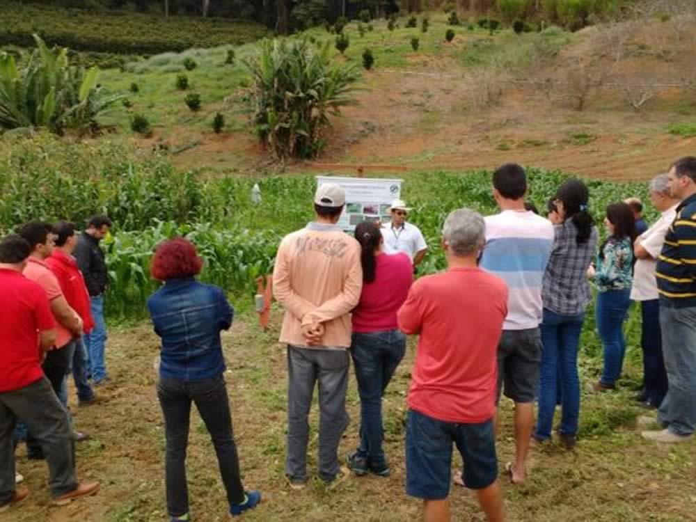 Dia de Campo em Agroecologia com práticas sustentáveis.