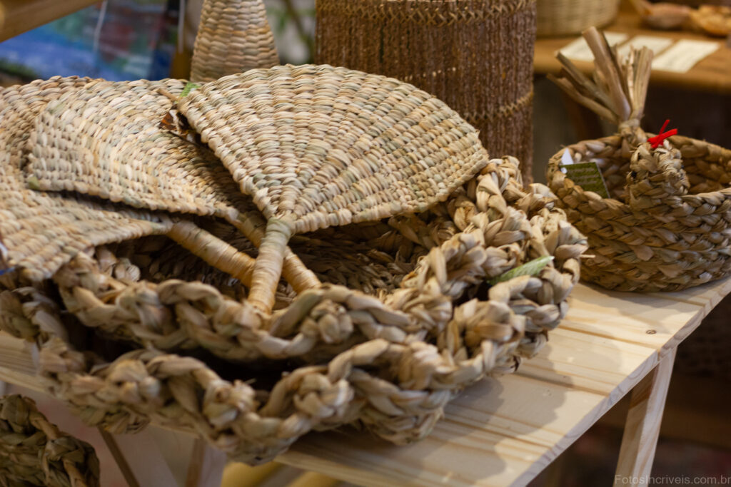 Cultura Caipira, representando as tradições e sabores do interior, incluindo elementos da cultura caiçara.