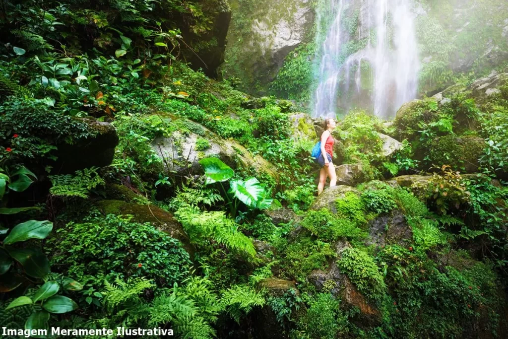 Paisagens naturais do interior de São Paulo com elementos do ecoturismo.