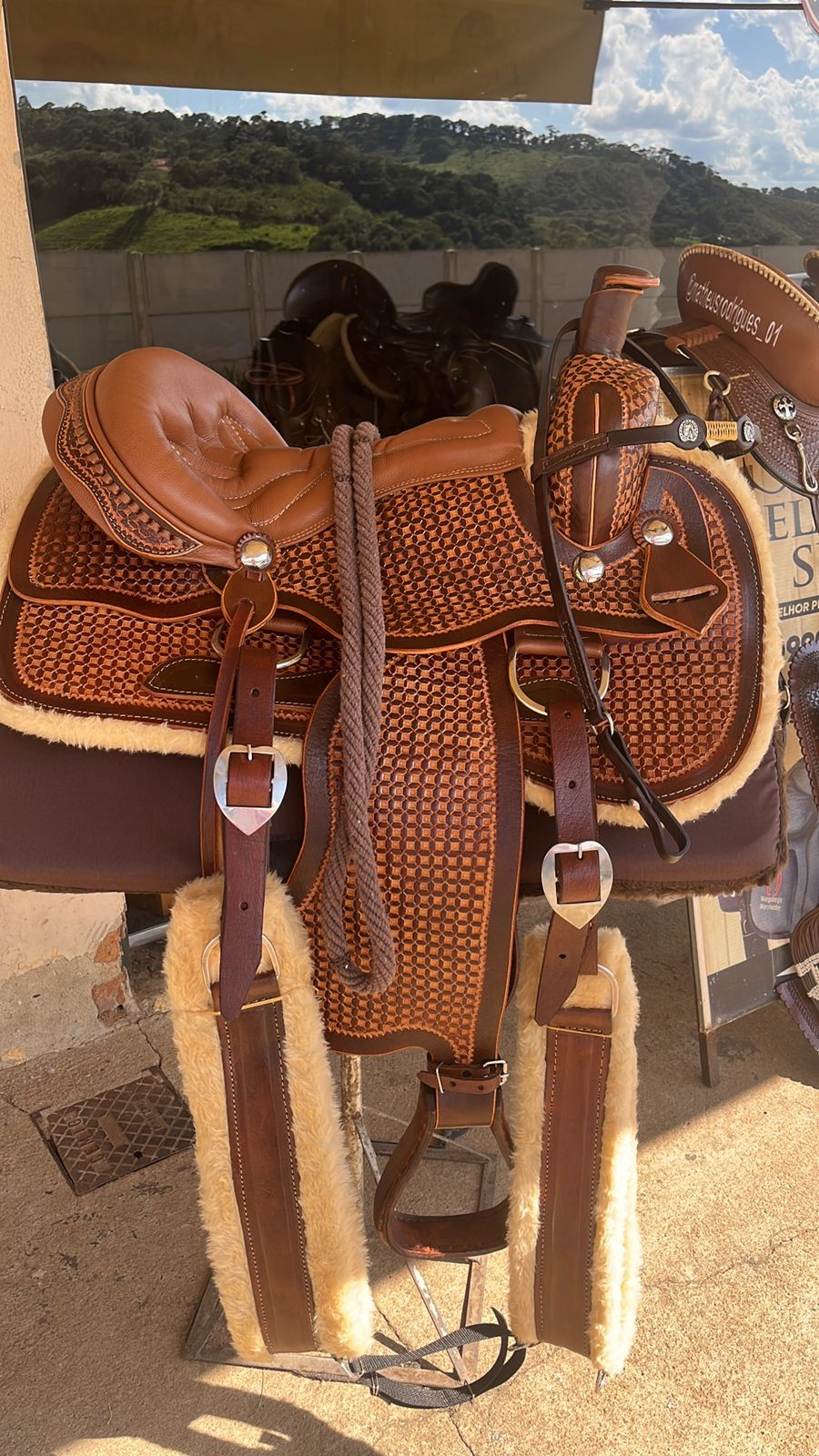 Sela americana personalizada em estilo country com detalhes únicos