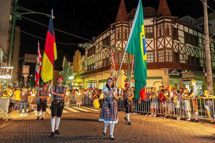 Cultura country com danças e festas tradicionais da Região Sul do Brasil.