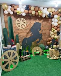 Decoração de Festa Dicas | Como Fazer Decoração Country Fácil e Barata! 🎉🐴🤠 DIY Cenário de Papelão e TNT Ideias Festa Cowboy Fazenda Com Moldes Exclusivos Adquija já!... | Instagram