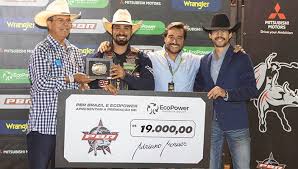 O sul mato-grossense Cléber Henrique Marques venceu etapa da PBR na ExpoAraçatuba e assumiu a liderança do ranking nacional — A Professional Bull Riders