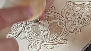 Desenho em Couro: A Arte do Rebaxo