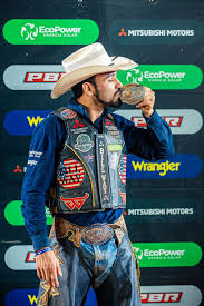 Cleber Henrique Marques é o campeão da etapa de Uberlândia no Rodeio PBR Camaru 60 Anos – Igor Castanheira