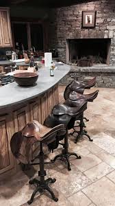 Decoração estilo country com selas de cavalo – Arquitetura Equestre