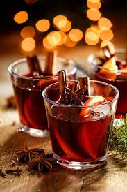 Receita de vinho quente: aprenda a preparar bebida que é sucesso na festa junina - Casa Vogue | Receita