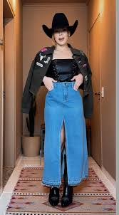Look Country Saia Longa: Jeans e Estilo Sertanejo