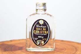 CACHAÇA ARTESANAL VALE DA CANASTRA COM CAPA DE COURO 160 ML